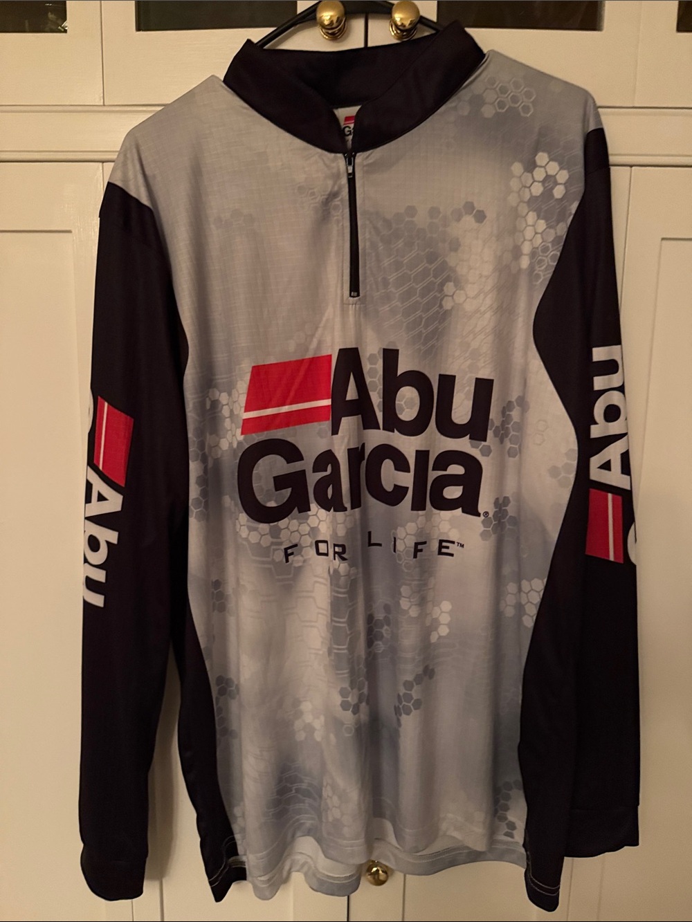 Abu Garcia Men's Grey & Black Long Sleeve Fishing Pullover size  Large